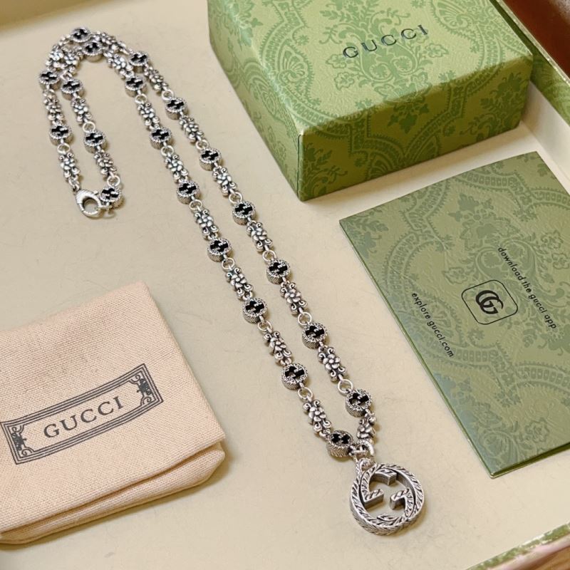 G*u*i necklaces